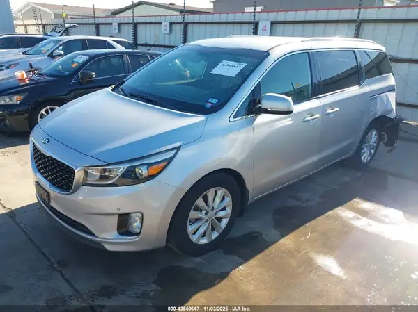 KNDMC5C18J6376180 2018 KIA SEDONA - Image 2