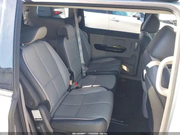 KNDMC5C18J6376180 2018 KIA SEDONA - Image 8