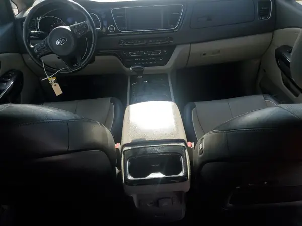 KNDMC5C18J6380486 2018 KIA SEDONA - Image 8