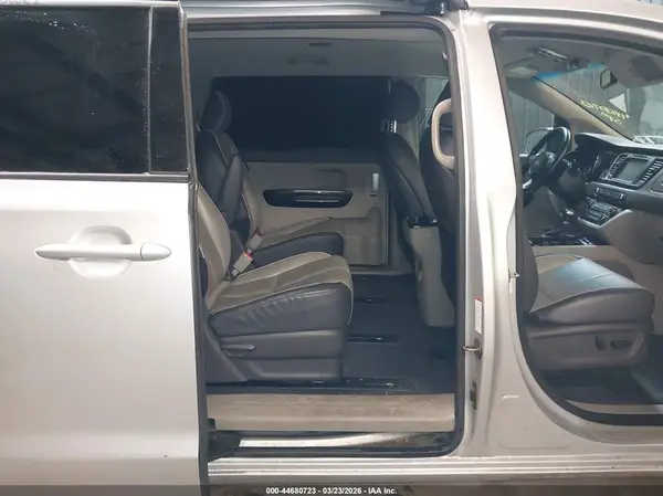 KNDMC5C18J6423403 2018 KIA SEDONA - Image 8