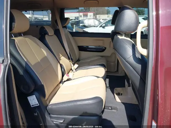 KNDMC5C19G6111499 2016 KIA SEDONA - Image 8
