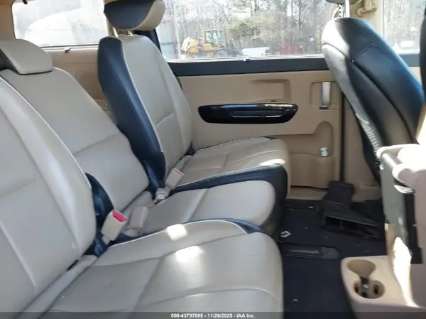 KNDMC5C19G6138377 2016 KIA SEDONA - Image 8