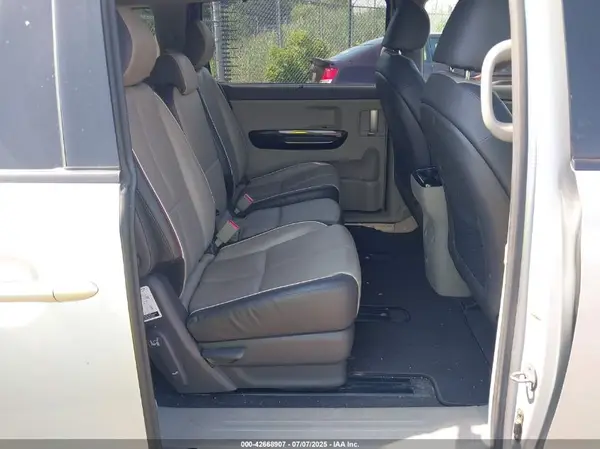 KNDMC5C19H6252932 2017 KIA SEDONA - Image 8