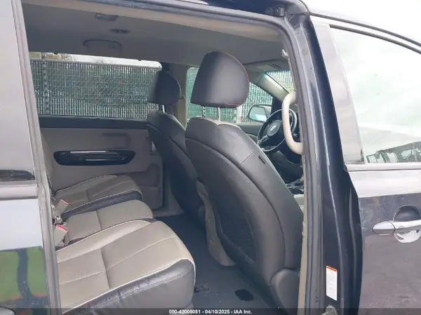KNDMC5C19H6259380 2017 KIA SEDONA - Image 8