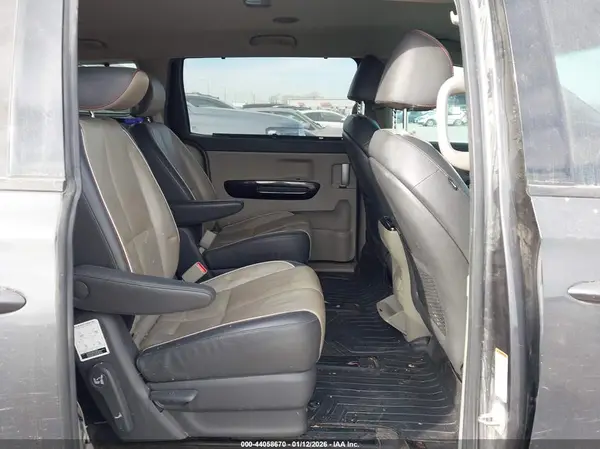 KNDMC5C19H6318833 2017 KIA SEDONA - Image 8