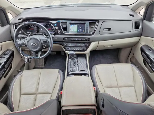 KNDMC5C19J6371862 2018 KIA SEDONA - Image 8