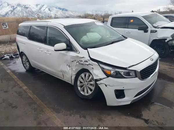 KNDMC5C19J6398270 2018 KIA SEDONA - Image 1