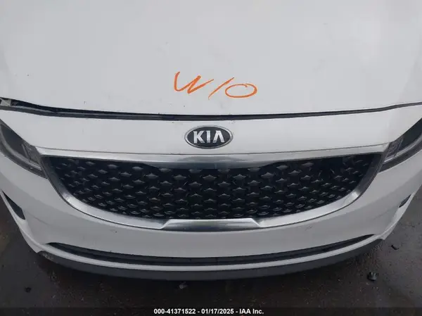 KNDMC5C19J6398270 2018 KIA SEDONA - Image 8