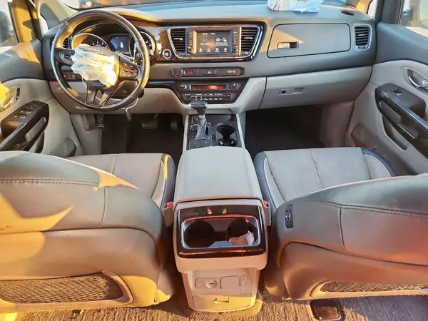 KNDMC5C19J6404603 2018 KIA SEDONA - Image 8