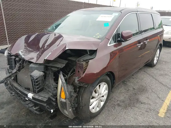 KNDMC5C19J6406125 2018 KIA SEDONA - Image 2