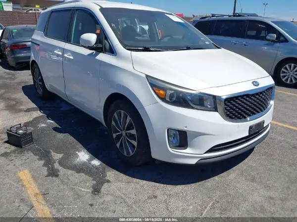 KNDMC5C19J6407789 2018 KIA SEDONA - Image 1