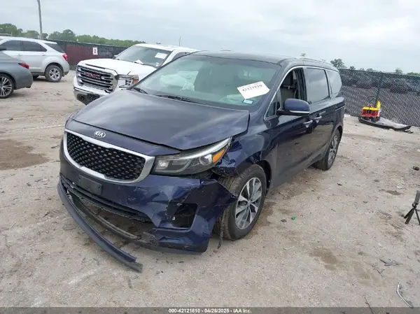 KNDMC5C19J6423085 2018 KIA SEDONA - Image 2