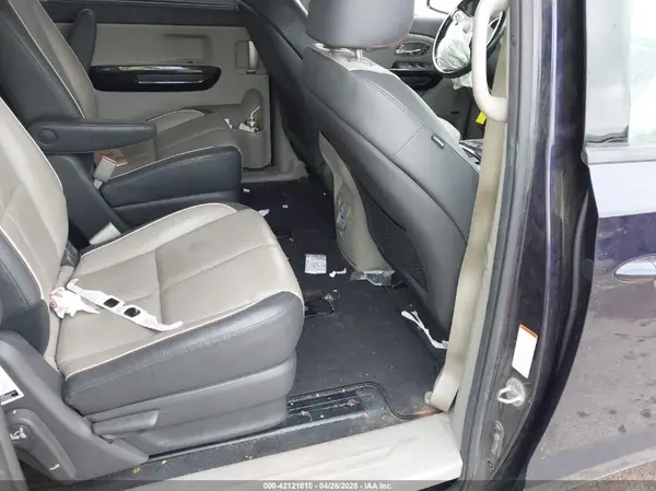 KNDMC5C19J6423085 2018 KIA SEDONA - Image 8