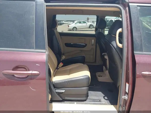 KNDMC5C1XG6147086 2016 KIA SEDONA - Image 8