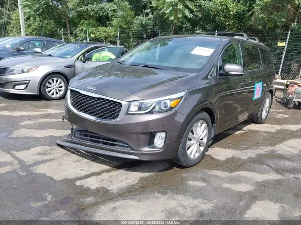 KNDMC5C1XH6258223 2017 KIA SEDONA - Image 2