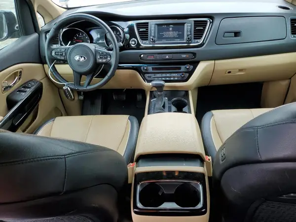 KNDMC5C1XH6263227 2017 KIA SEDONA - Image 8