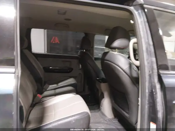 KNDMC5C1XH6273949 2017 KIA SEDONA - Image 8