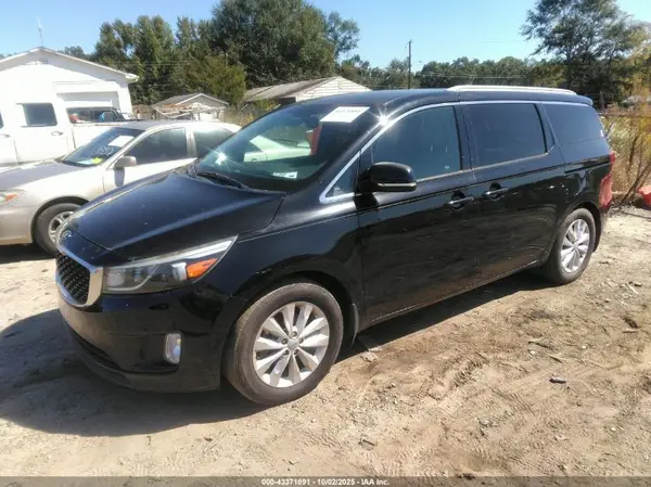 KNDMC5C1XH6274714 2017 KIA SEDONA - Image 2