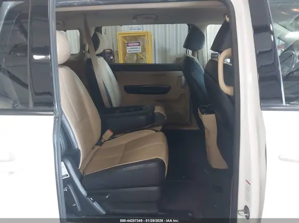 KNDMC5C1XH6280139 2017 KIA SEDONA - Image 8