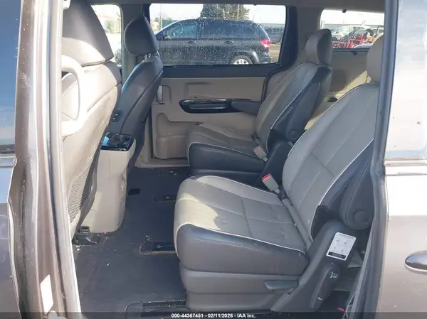 KNDMC5C1XH6325421 2017 KIA SEDONA - Image 8