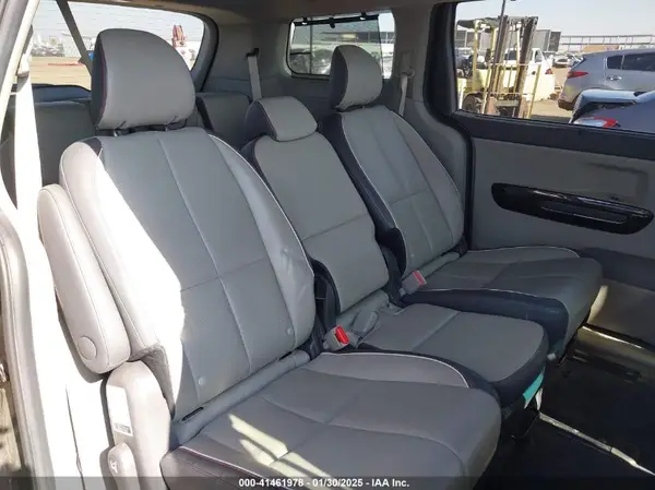 KNDMC5C1XH6337861 2017 KIA SEDONA - Image 8