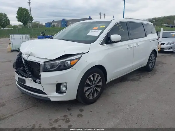 KNDMC5C1XJ6348865 2018 KIA SEDONA - Image 2