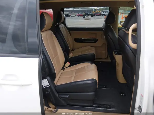 KNDMC5C1XJ6348865 2018 KIA SEDONA - Image 8
