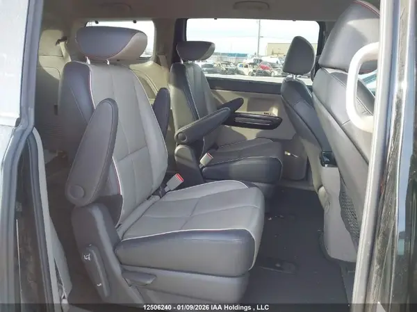 KNDMC5C1XJ6358182 2018 KIA SEDONA - Image 8