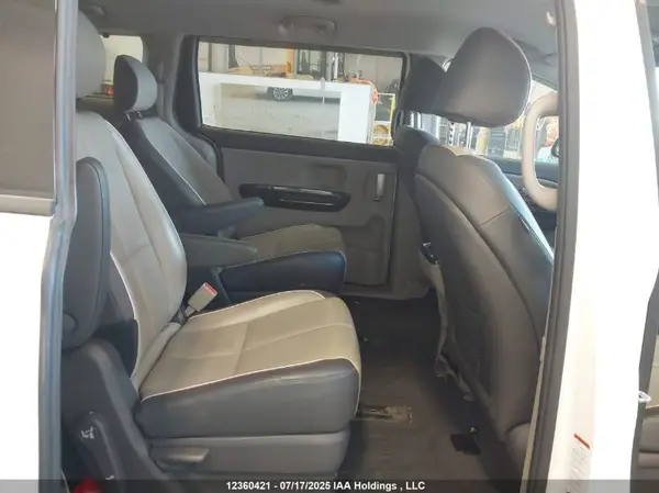 KNDMC5C1XJ6366119 2018 KIA SEDONA - Image 8