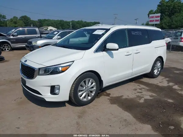 KNDMC5C1XJ6397452 2018 KIA SEDONA - Image 2