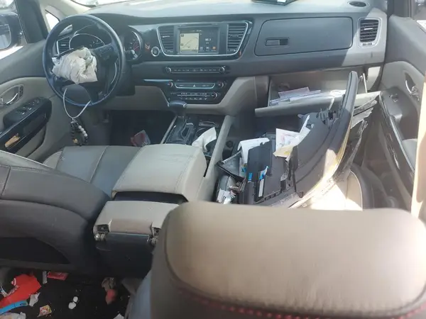 KNDMC5C1XJ6416565 2018 KIA SEDONA - Image 8