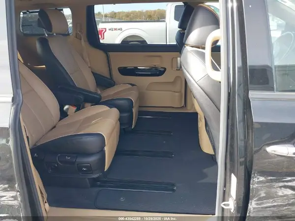 KNDME5C11G6156883 2016 KIA SEDONA - Image 8