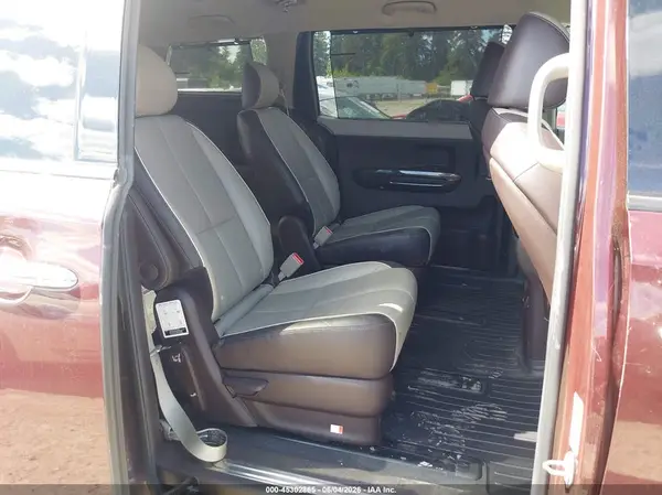 KNDME5C11H6311174 2017 KIA SEDONA - Image 8