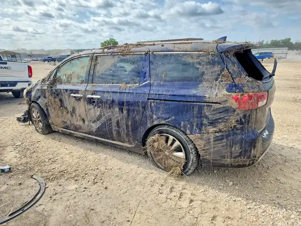 KNDME5C11J6351499 2018 KIA SEDONA - Image 2