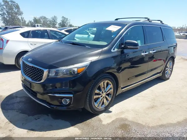 KNDME5C11J6389699 2018 KIA SEDONA - Image 2
