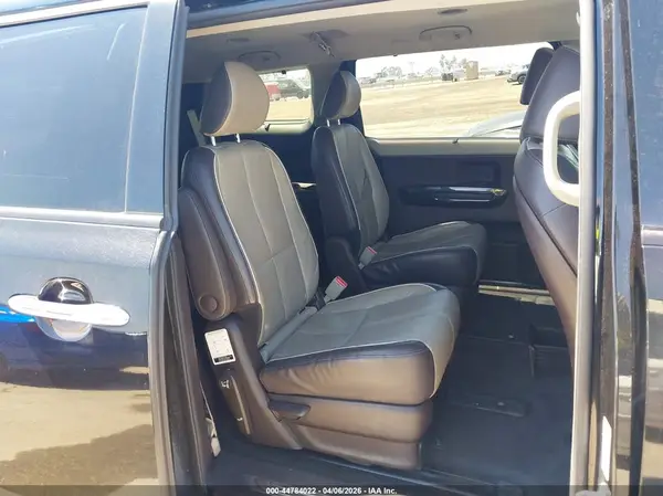 KNDME5C11J6389699 2018 KIA SEDONA - Image 8