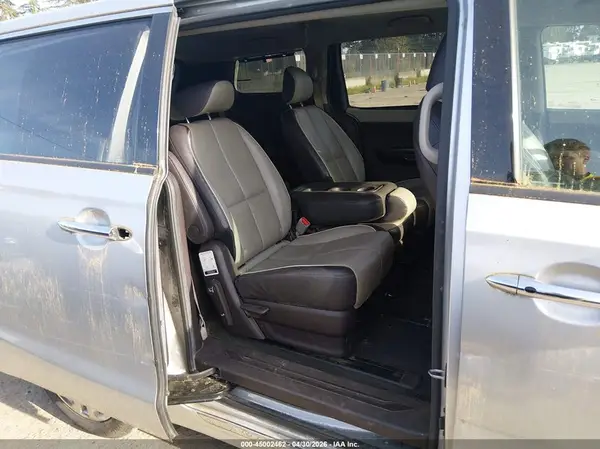 KNDME5C12G6155645 2016 KIA SEDONA - Image 8