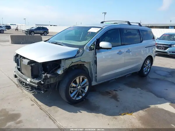 KNDME5C12H6273048 2017 KIA SEDONA - Image 2
