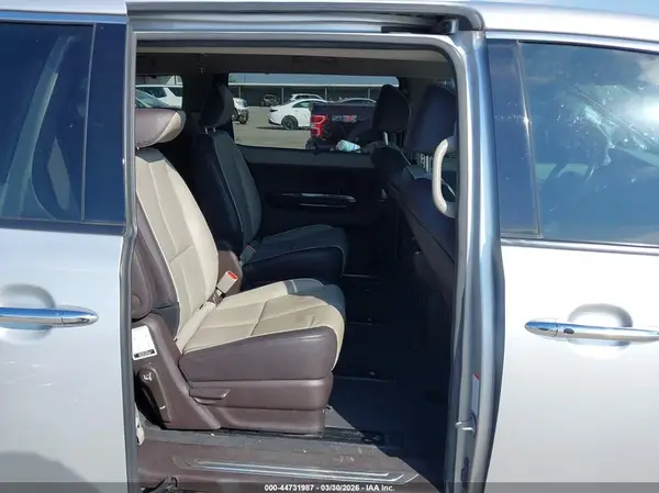 KNDME5C12H6273048 2017 KIA SEDONA - Image 8