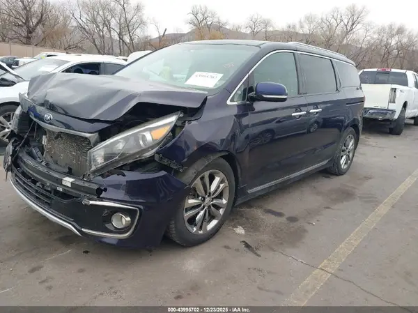 KNDME5C12J6363953 2018 KIA SEDONA - Image 2