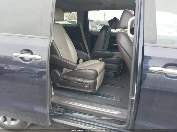 KNDME5C12J6363953 2018 KIA SEDONA - Image 8