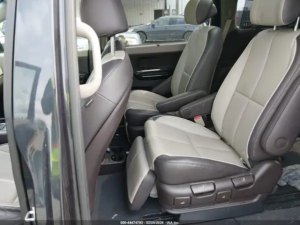 KNDME5C13G6125537 2016 KIA SEDONA - Image 8