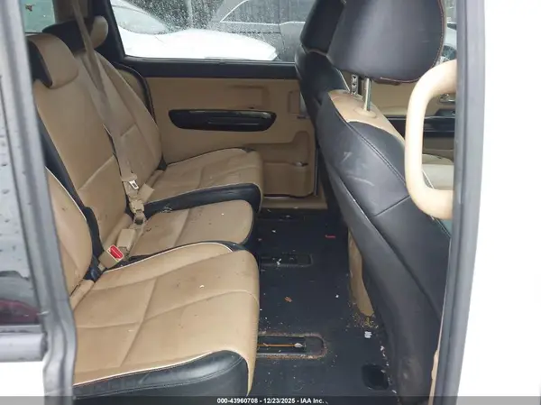 KNDME5C13H6293082 2017 KIA SEDONA - Image 8