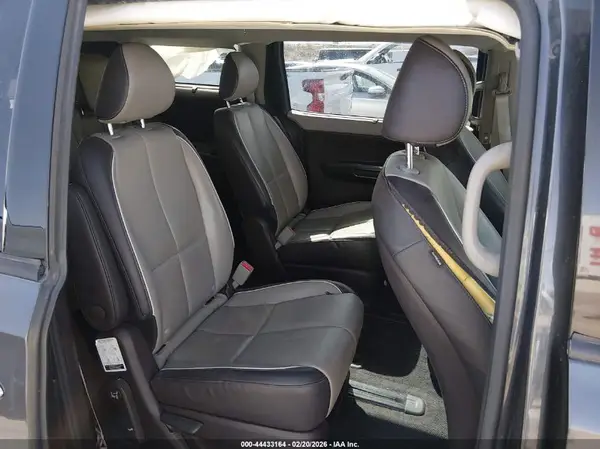 KNDME5C15H6273061 2017 KIA SEDONA - Image 8