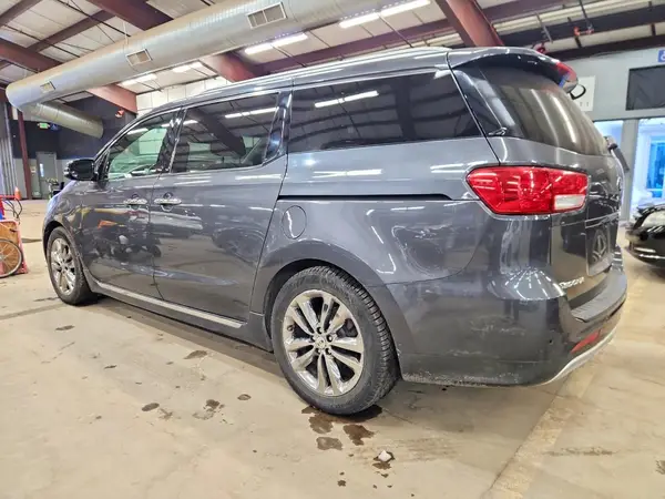 KNDME5C15J6357385 2018 KIA SEDONA - Image 2