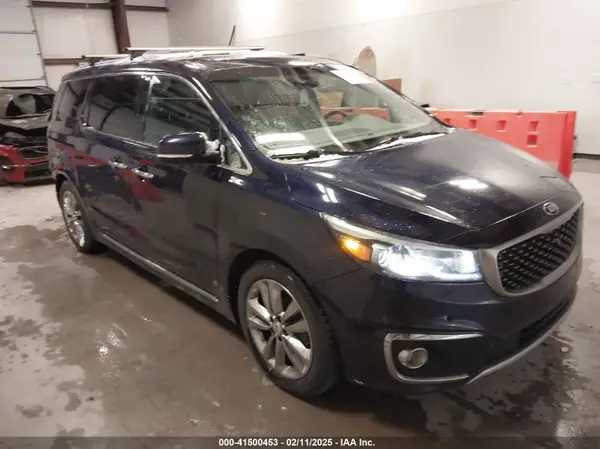 KNDME5C15J6396705 2018 KIA SEDONA - Image 1