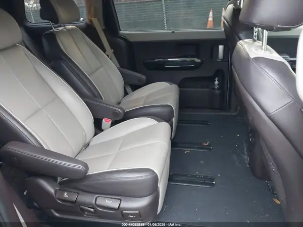 KNDME5C18G6155715 2016 KIA SEDONA - Image 8