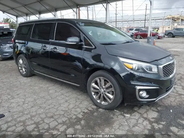 KNDME5C18J6390042 2018 KIA SEDONA - Image 1