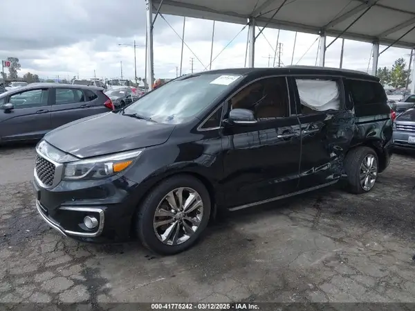 KNDME5C18J6390042 2018 KIA SEDONA - Image 2
