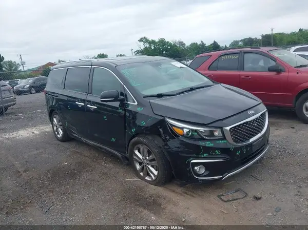 KNDME5C1XJ6356104 2018 KIA SEDONA - Image 1